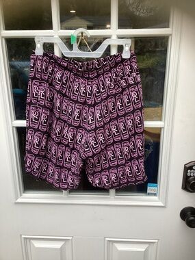 b2Ss Rolling Loud UO Exclusive Black Repeat Short Medium
Size M